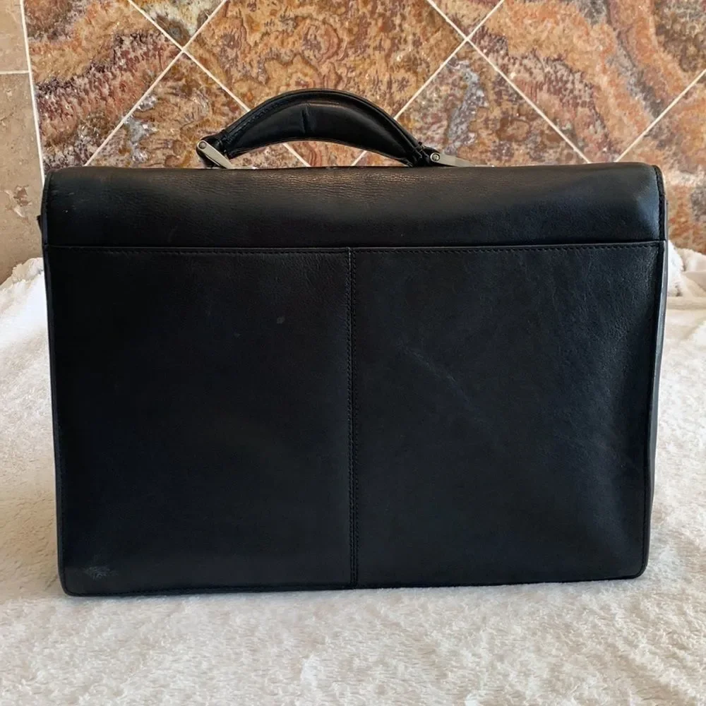 KENNETH COLE REACTION TRUE COLORS GENUINE LEATHER PORTFOLIO - BLACK